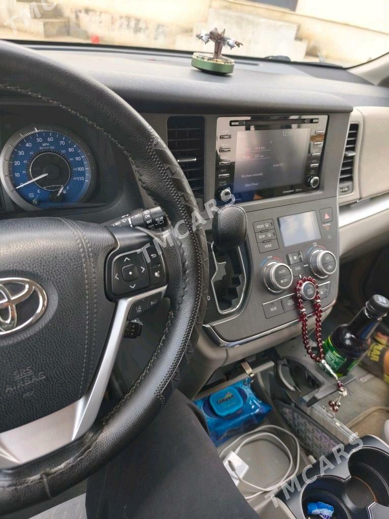 Toyota Sienna 2018 - 440 000 TMT - Ашхабад - img 2