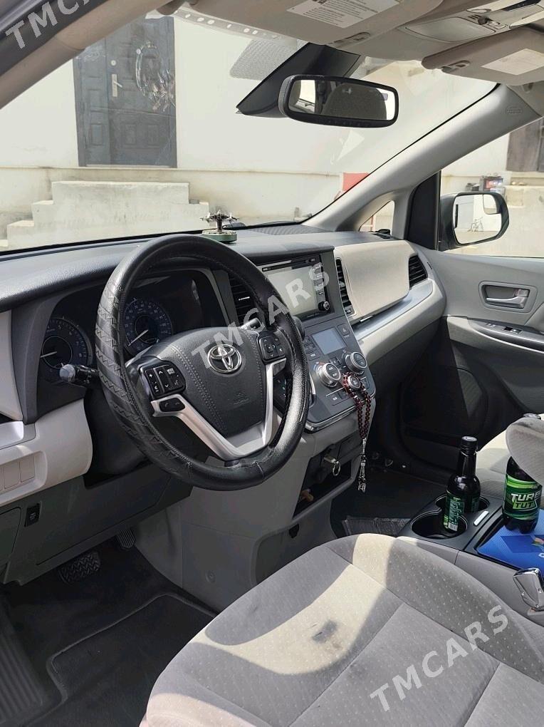 Toyota Sienna 2018 - 440 000 TMT - Ашхабад - img 4