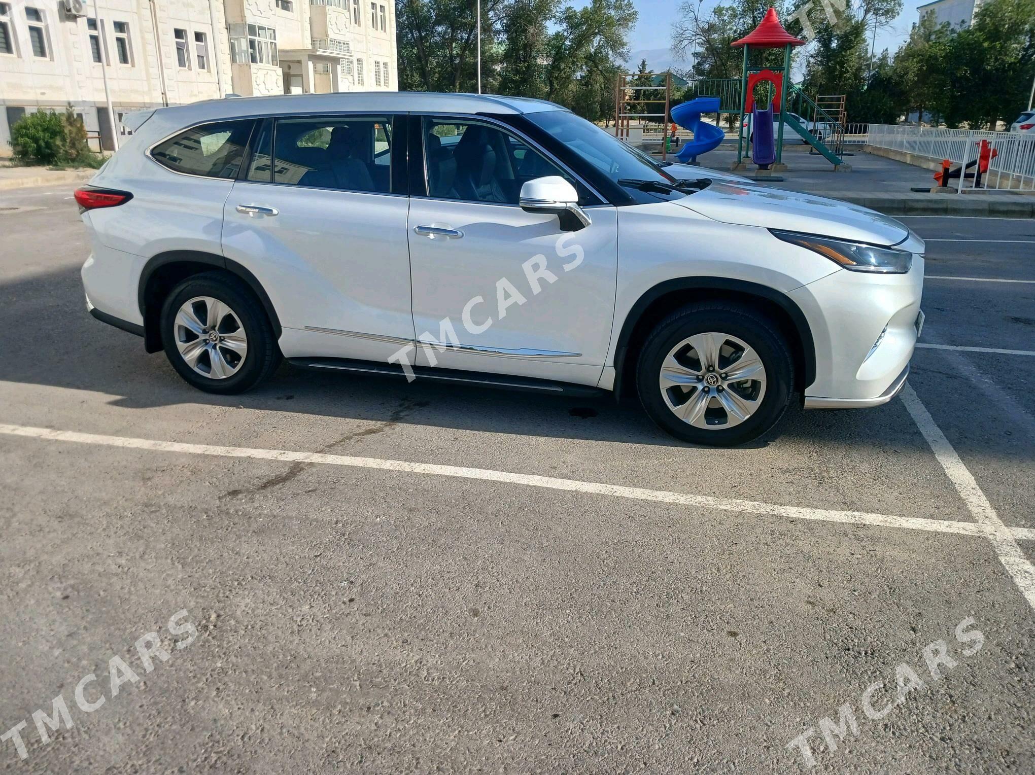 Toyota Highlander 2021 - 500 000 TMT - Теджен - img 2