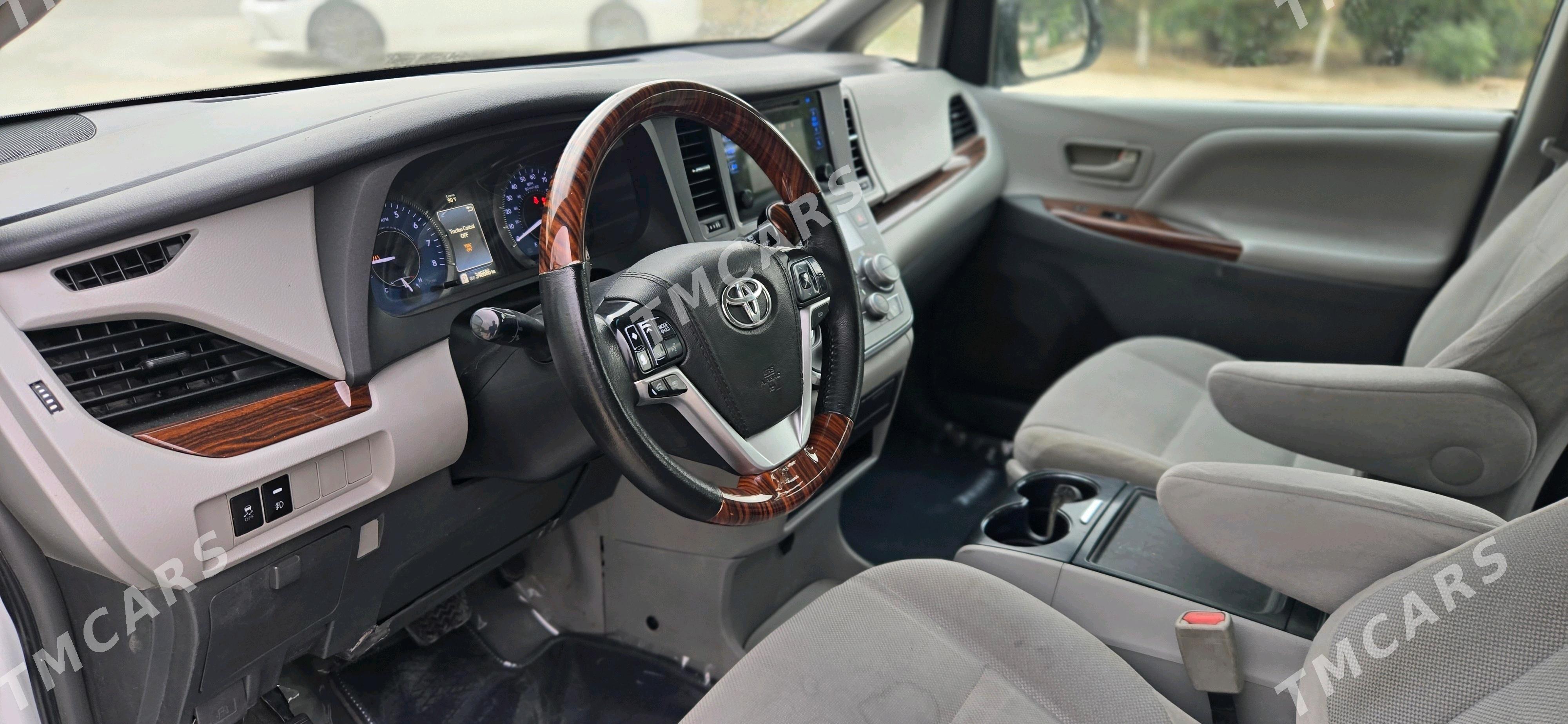 Toyota Sienna 2016 - 325 000 TMT - Türkmenbaşy - img 4