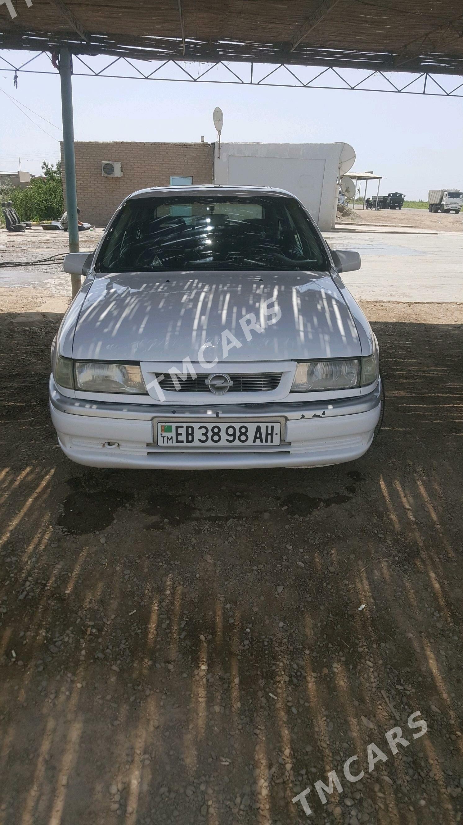 Opel Vectra 1993 - 35 000 TMT - Sarahs - img 3