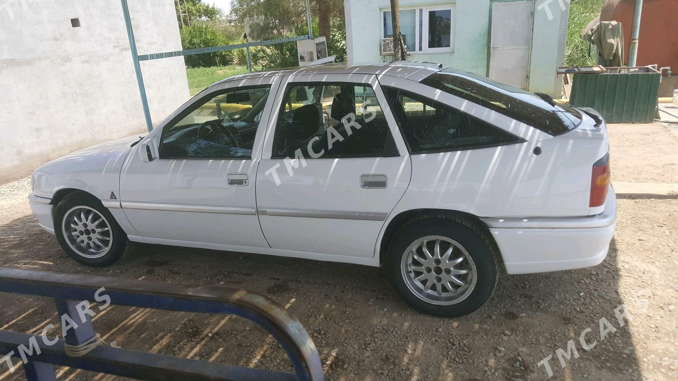 Opel Vectra 1993 - 35 000 TMT - Sarahs - img 5