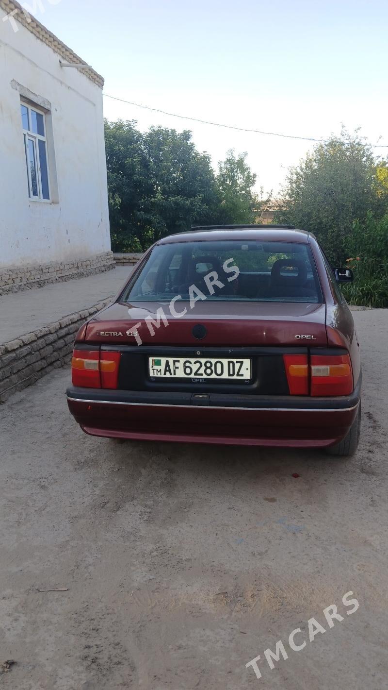 Opel Vectra 1993 - 30 000 TMT - Gurbansoltan Eje - img 3