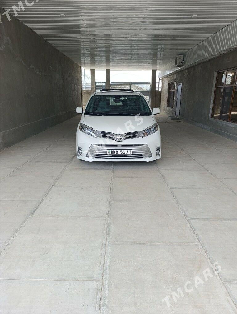 Toyota Sienna 2019 - 400 000 TMT - Анев - img 2