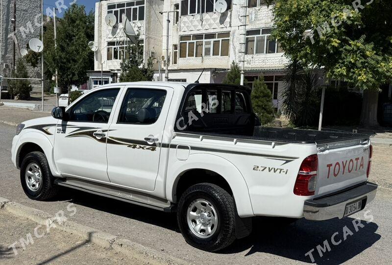 Toyota Hilux 2013 - 285 000 TMT - Türkmenbaşy - img 4