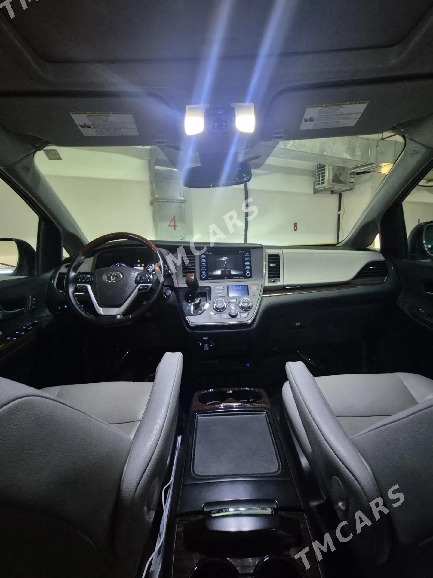 Toyota Sienna 2018 - 600 000 TMT - ул. Подвойского (Битарап Туркменистан шаёлы) - img 6