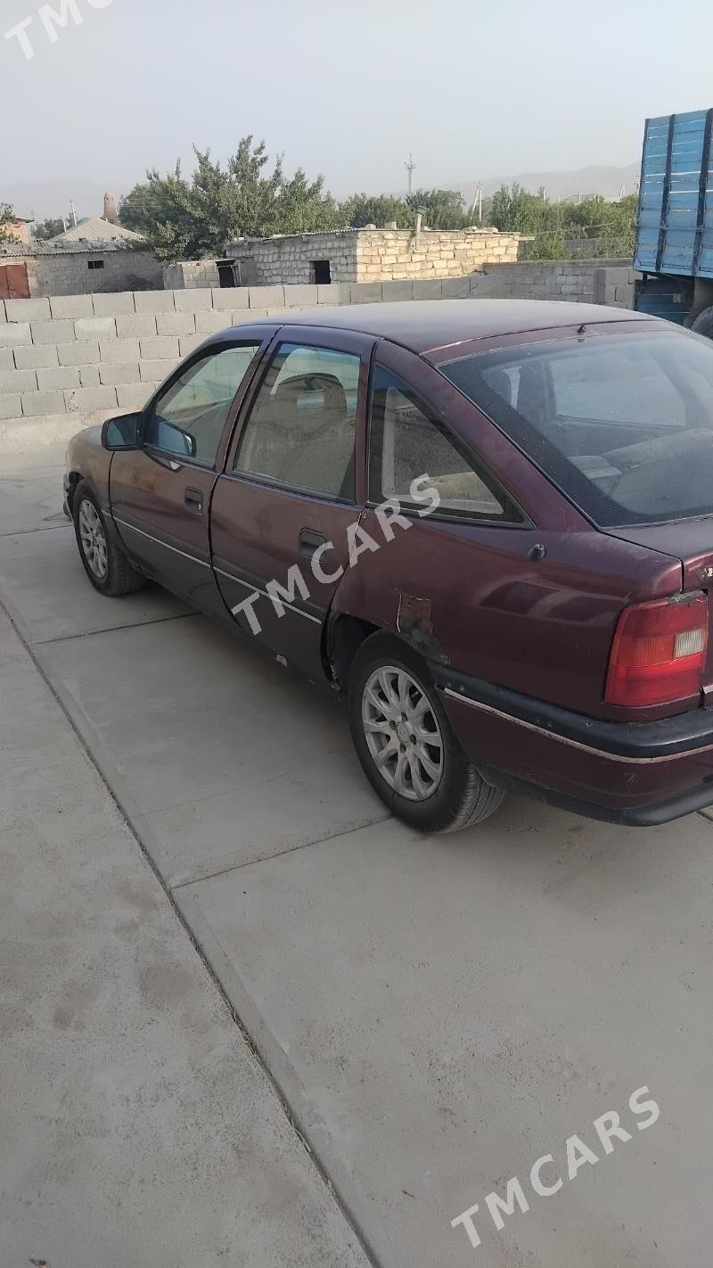 Opel Vectra 1992 - 18 000 TMT - Бахарден - img 4