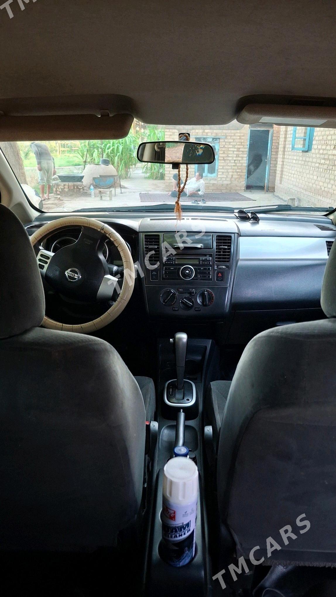 Nissan Versa 2011 - 96 000 TMT - Мары - img 3