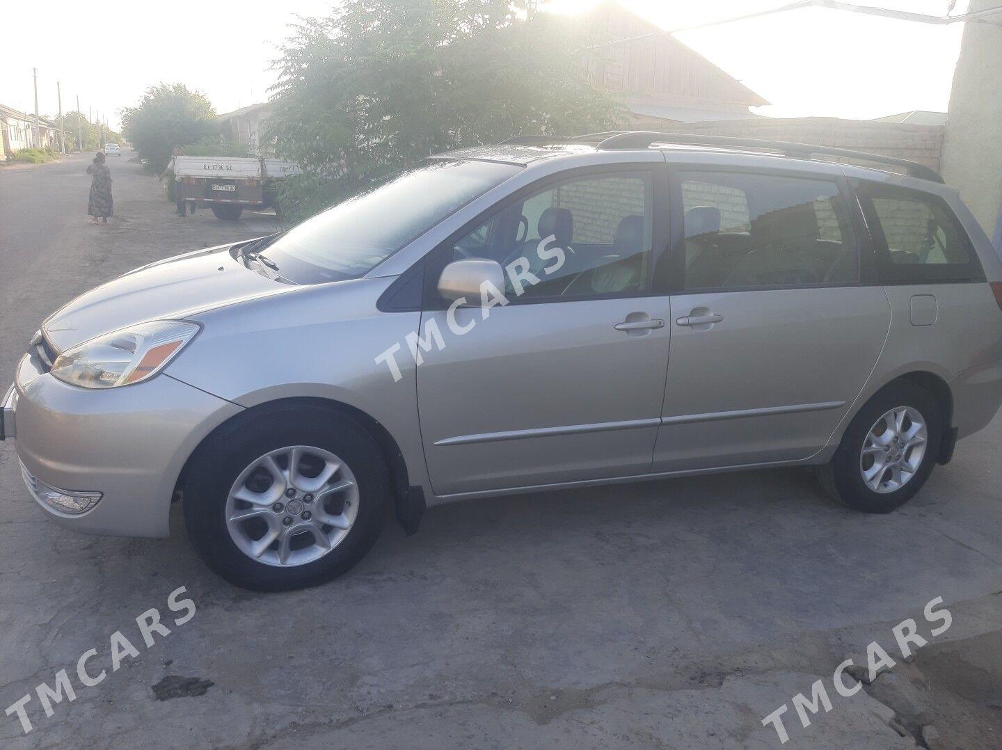 Toyota Sienna 2004 - 280 000 TMT - Кёнеургенч - img 3