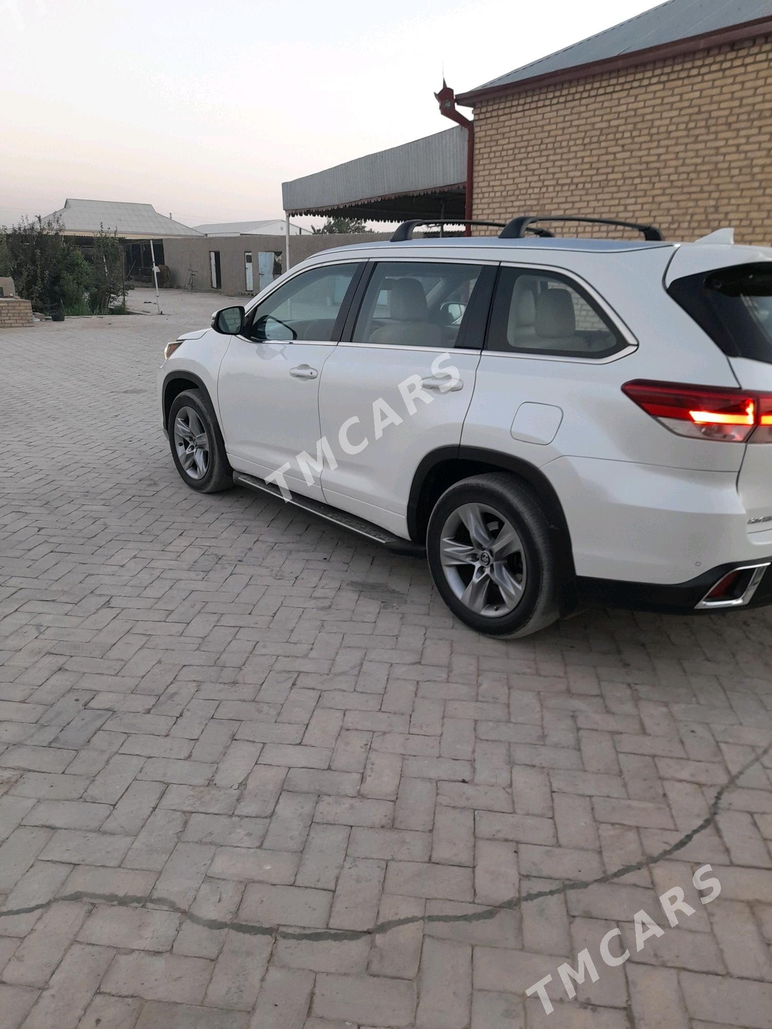 Toyota Highlander 2018 - 420 000 TMT - Baýramaly - img 5