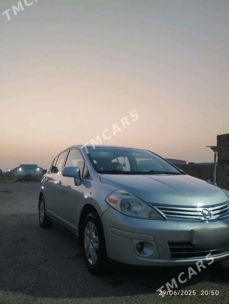 Nissan Versa 2011 - 130 000 TMT - Кака - img 2