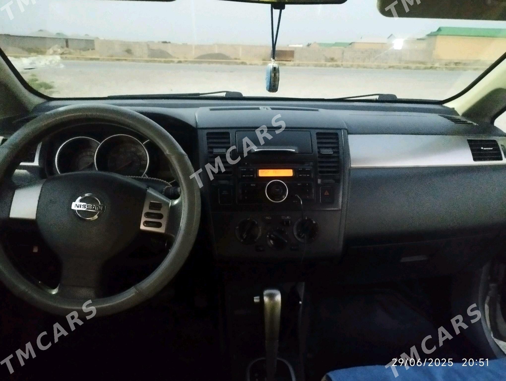 Nissan Versa 2011 - 130 000 TMT - Кака - img 3