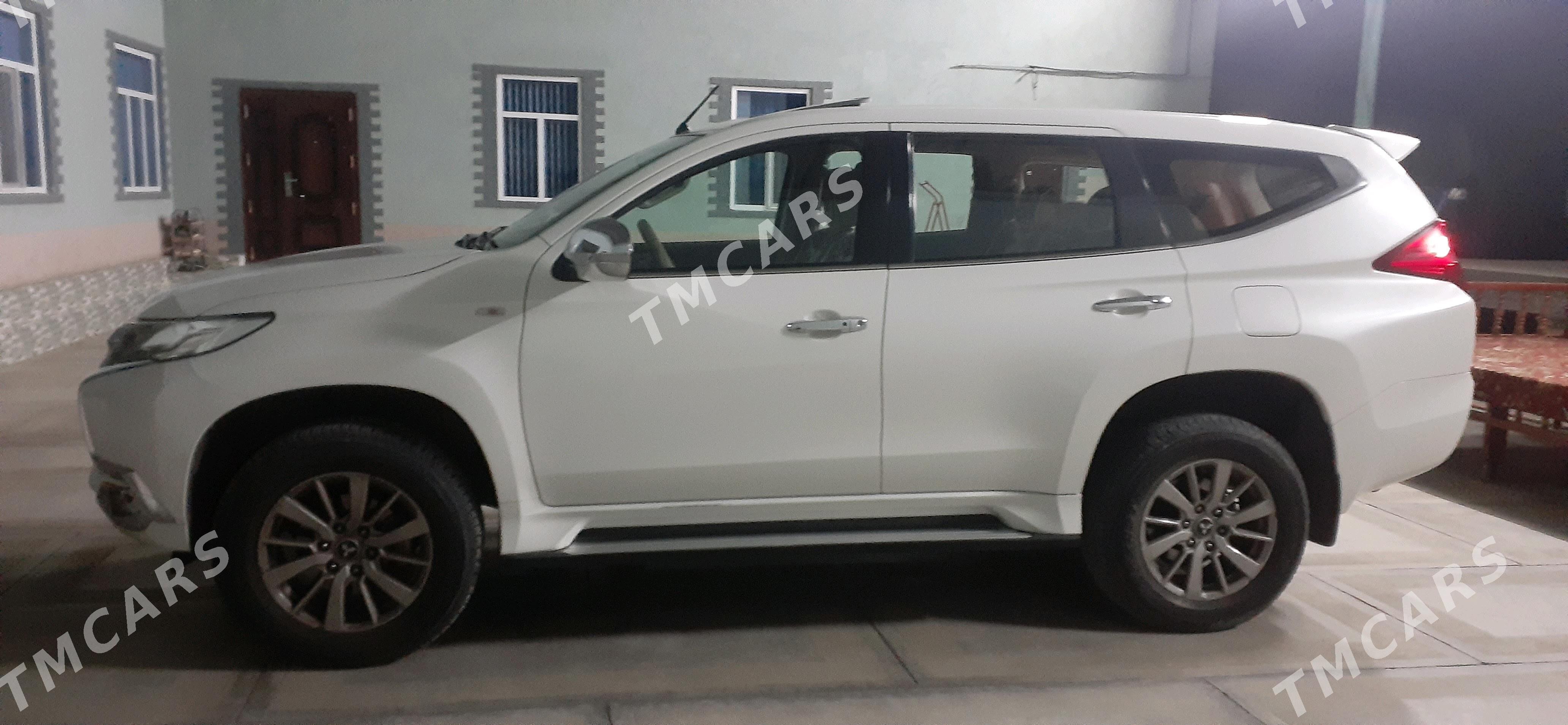 Mitsubishi Montero Sport 2019 - 380 000 TMT - Чарджоу - img 7