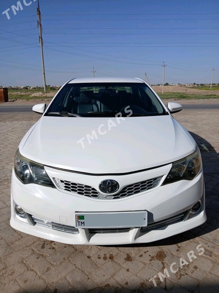 Toyota Camry 2012 - 200 000 TMT - Ёлётен - img 4
