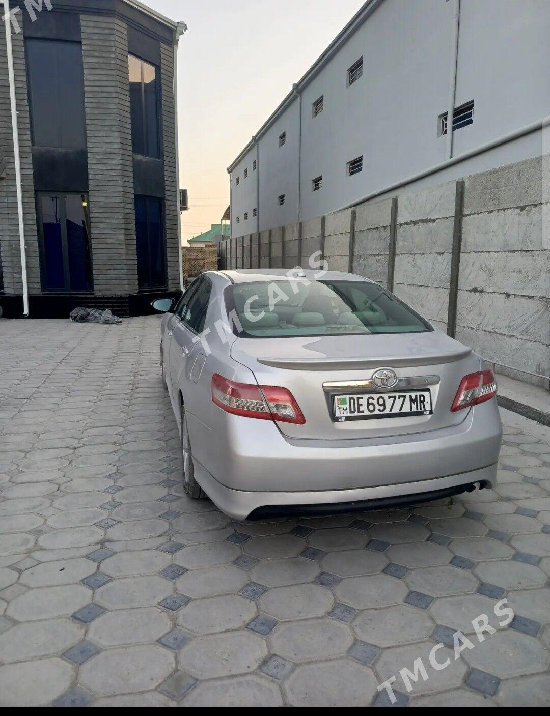 Toyota Camry 2010 - 129 000 TMT - Байрамали - img 4