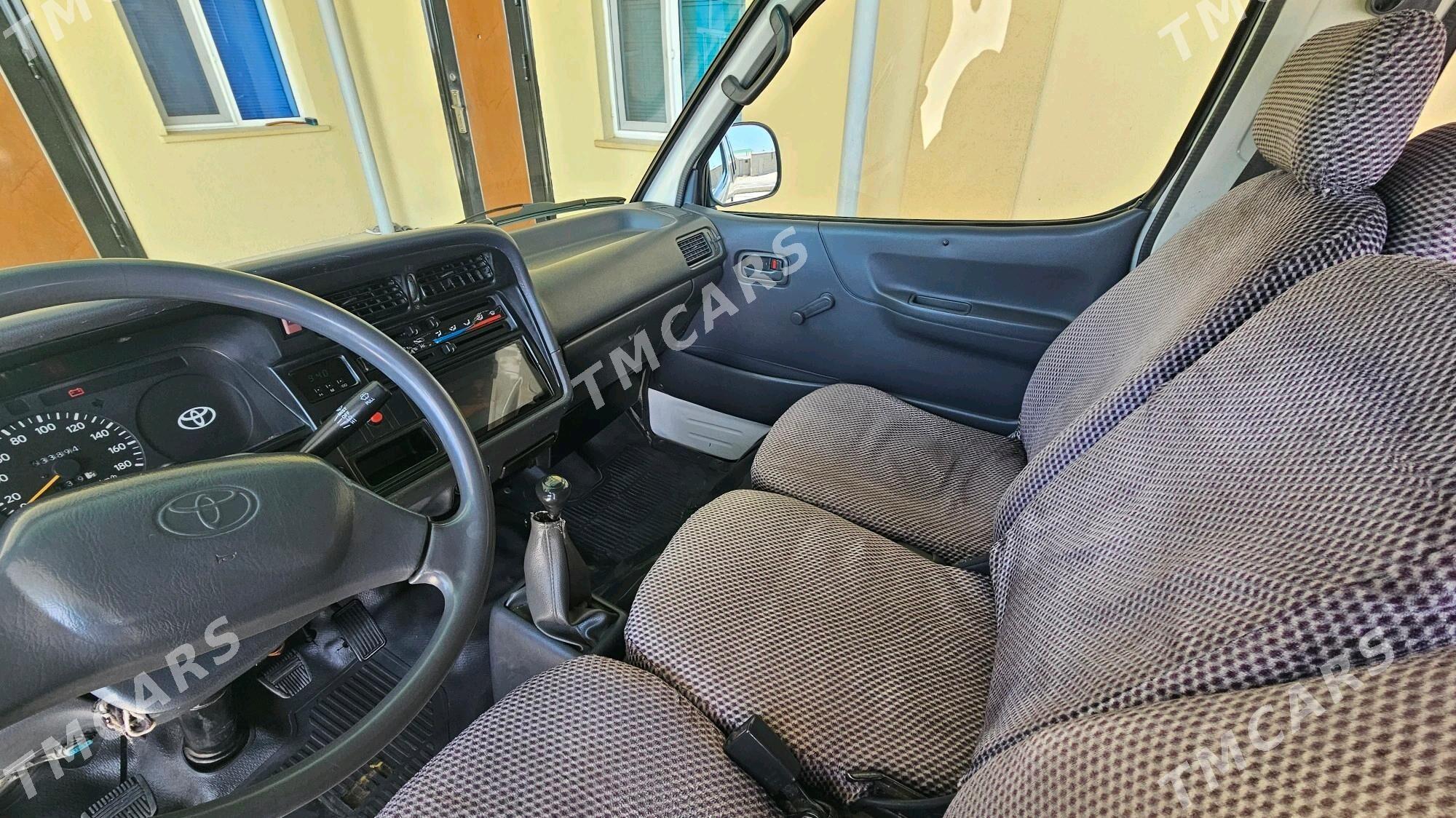 Toyota Hiace 2001 - 160 000 TMT - Бахарден - img 6