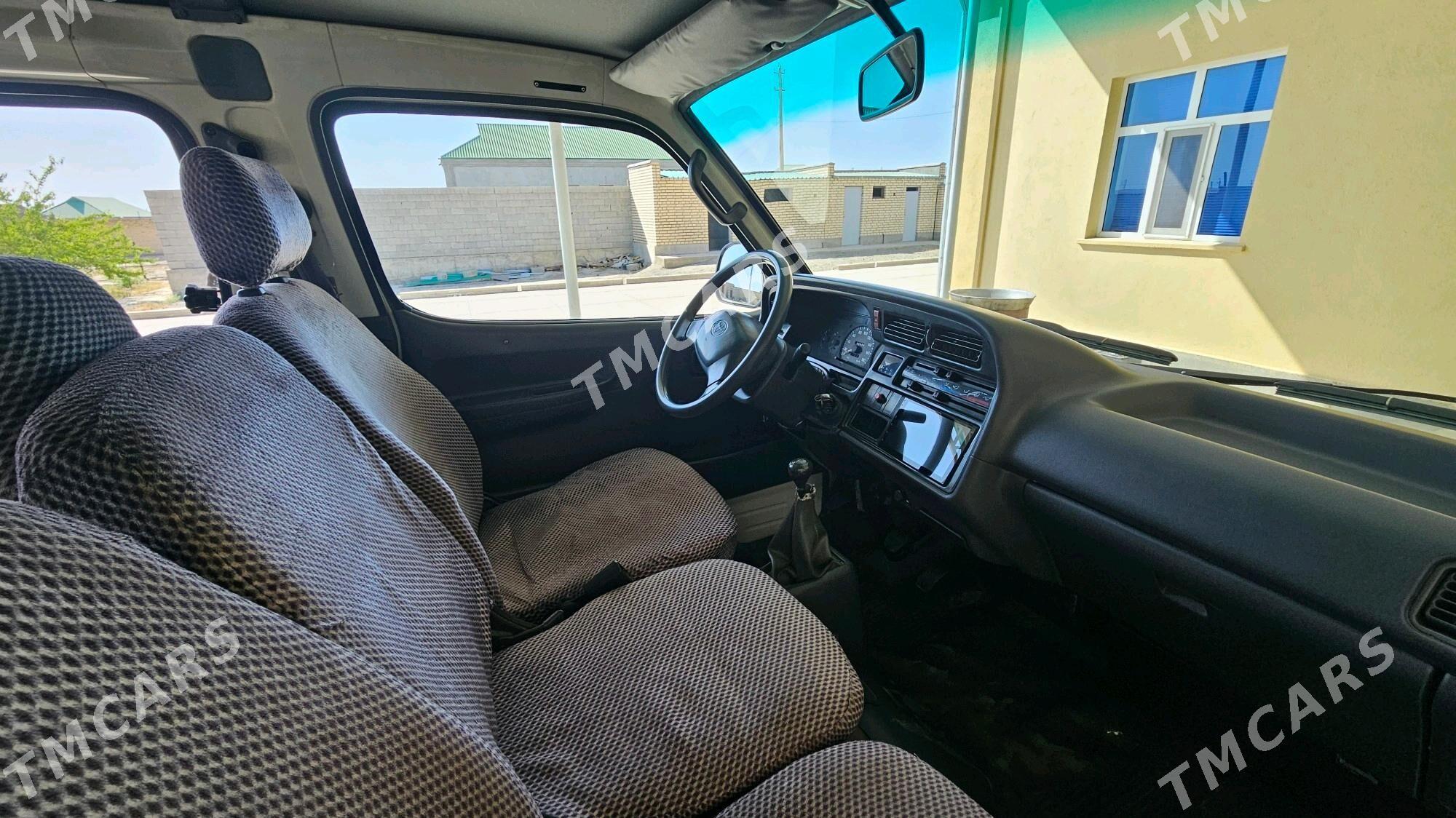 Toyota Hiace 2001 - 160 000 TMT - Бахарден - img 4