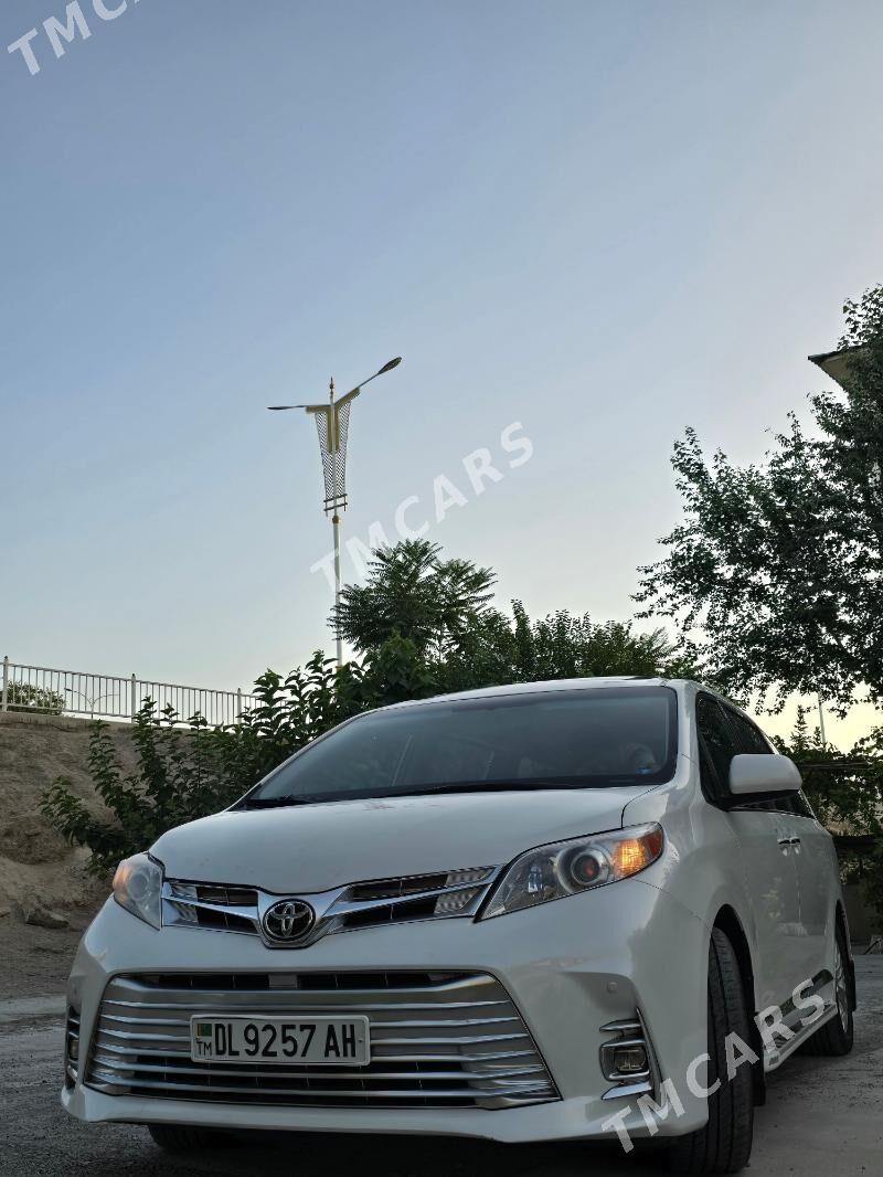 Toyota Sienna 2018 - 350 000 TMT - Гаудан "Б" - img 2