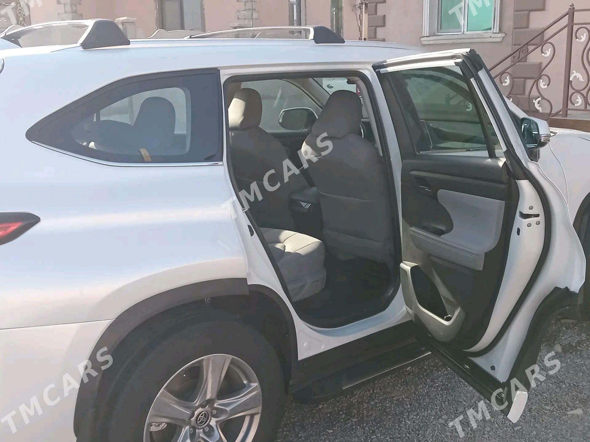 Toyota Highlander 2022 - 460 000 TMT - Мары - img 8