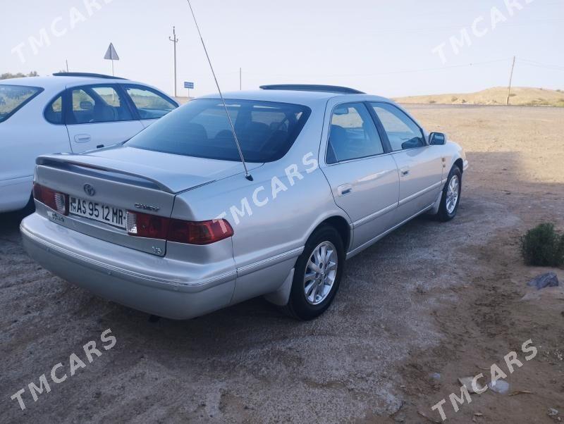 Toyota Camry 2001 - 170 000 TMT - Ёлётен - img 3