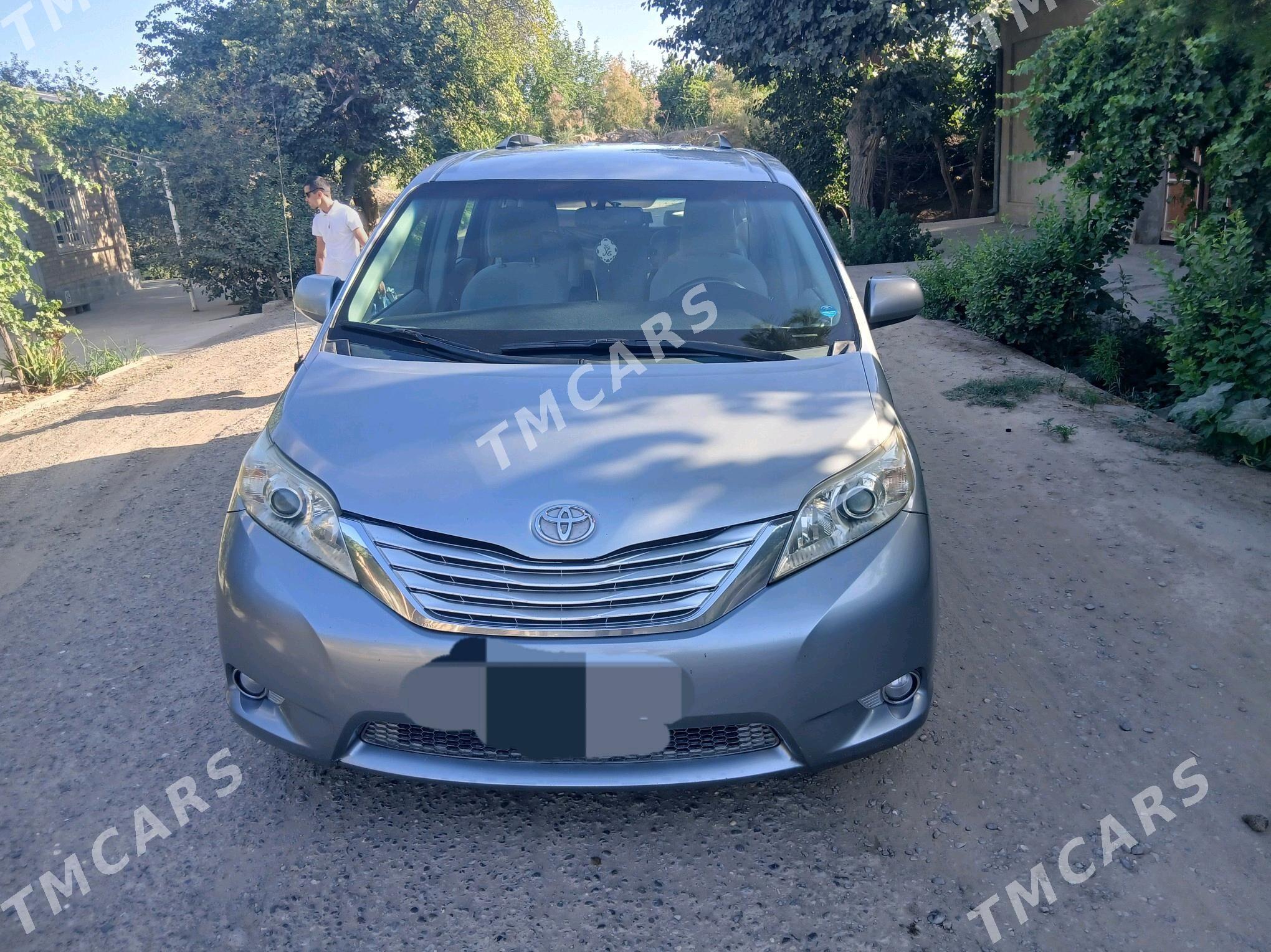 Toyota Sienna 2014 - 315 000 TMT - Saýat - img 5