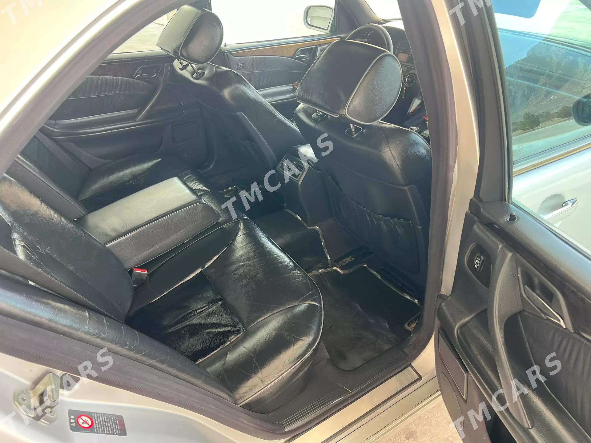 Mercedes-Benz E320 2001 - 109 000 TMT - Balkanabat - img 3