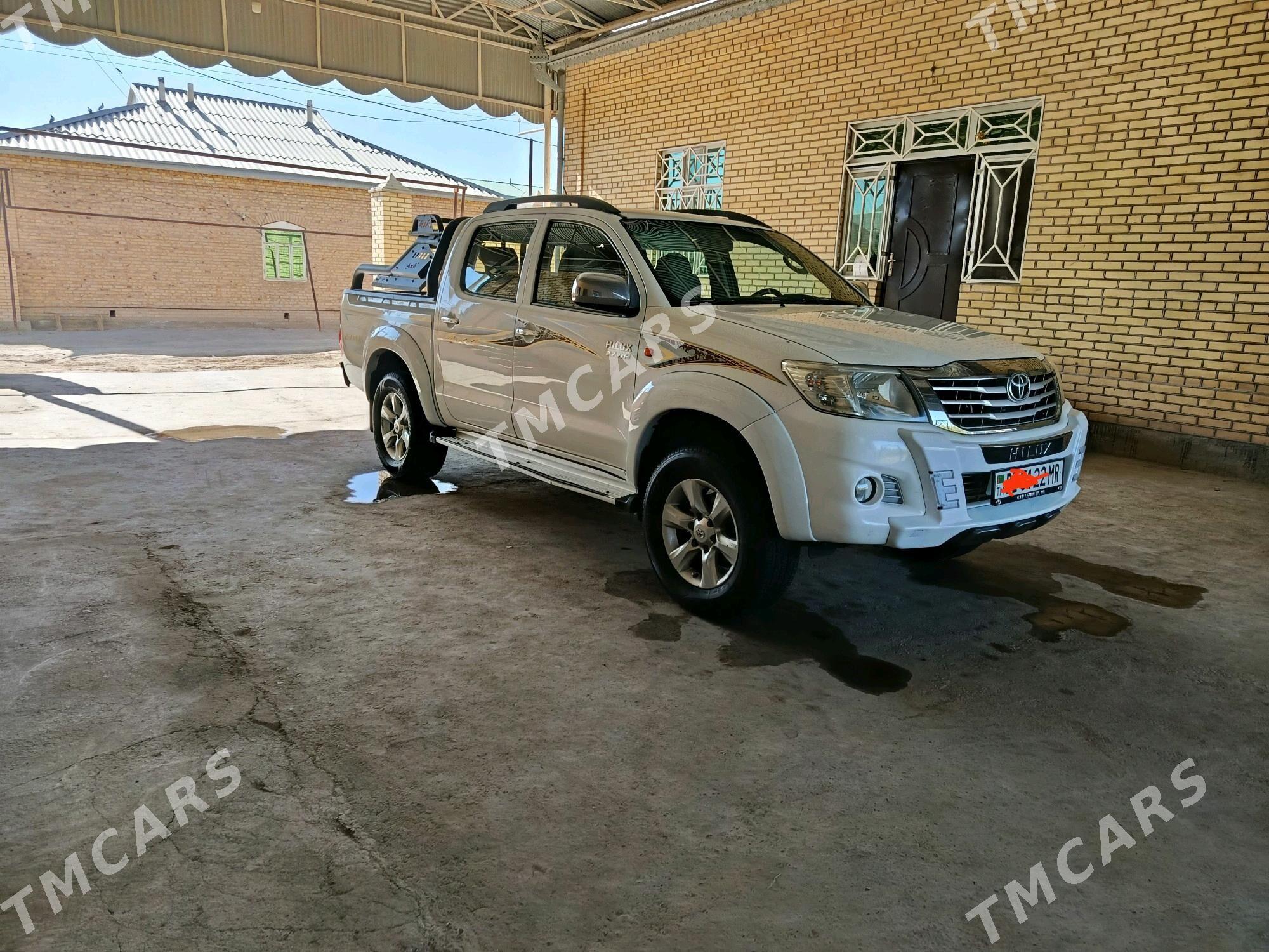 Toyota Hilux 2012 - 330 000 TMT - Мары - img 5