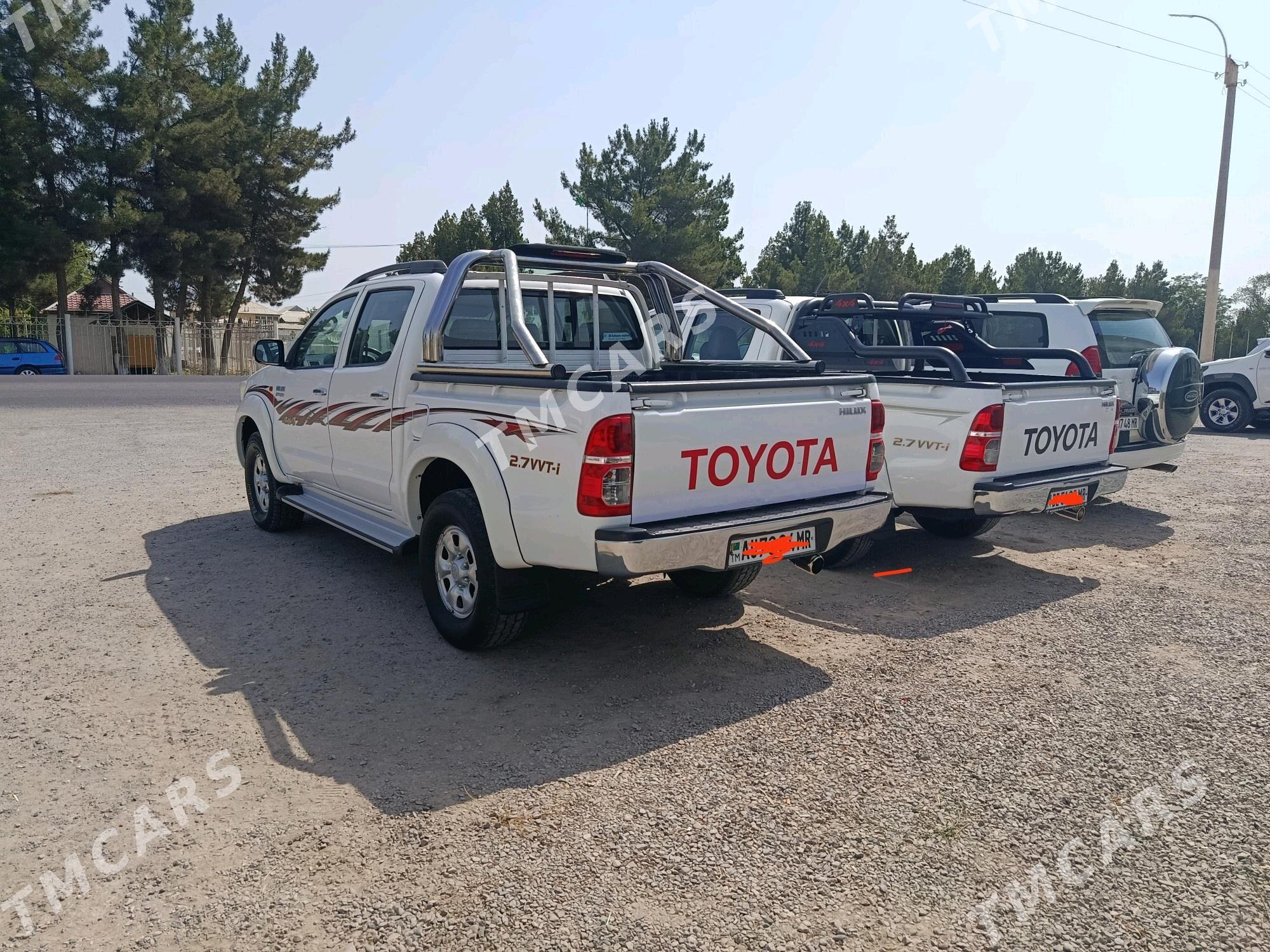 Toyota Hilux 2012 - 330 000 TMT - Мары - img 4