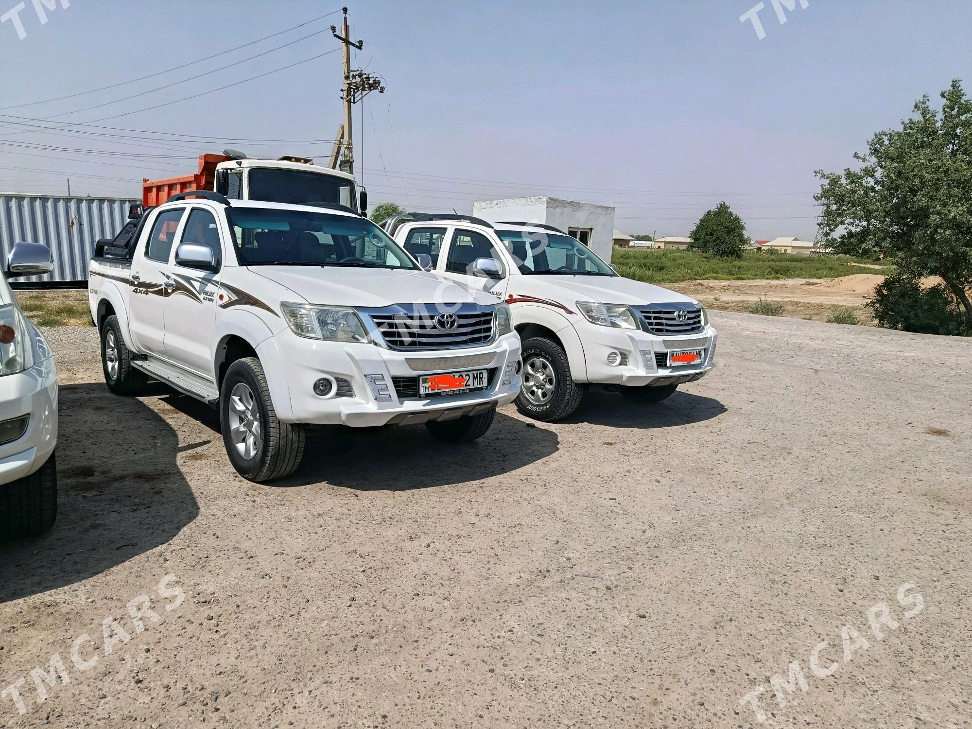 Toyota Hilux 2012 - 330 000 TMT - Мары - img 6