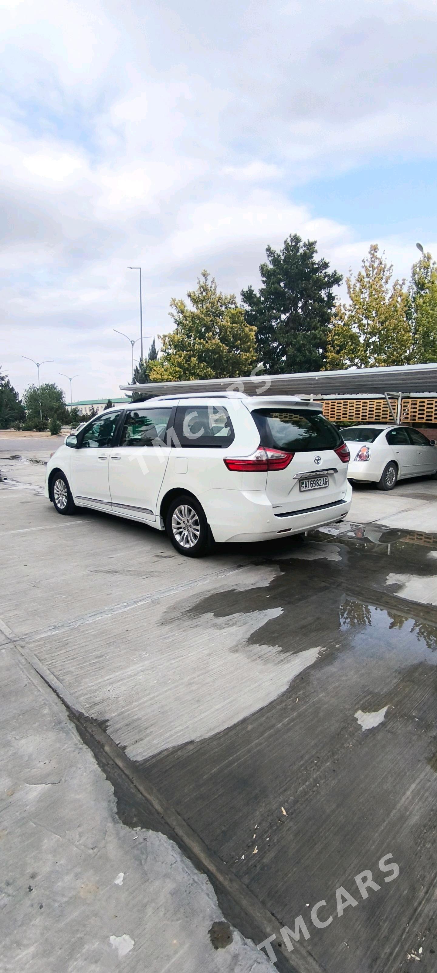 Toyota Sienna 2018 - 420 000 TMT - Aşgabat - img 4