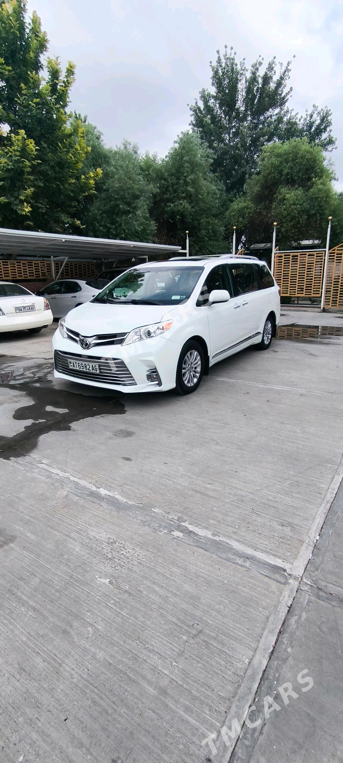 Toyota Sienna 2018 - 420 000 TMT - Aşgabat - img 5