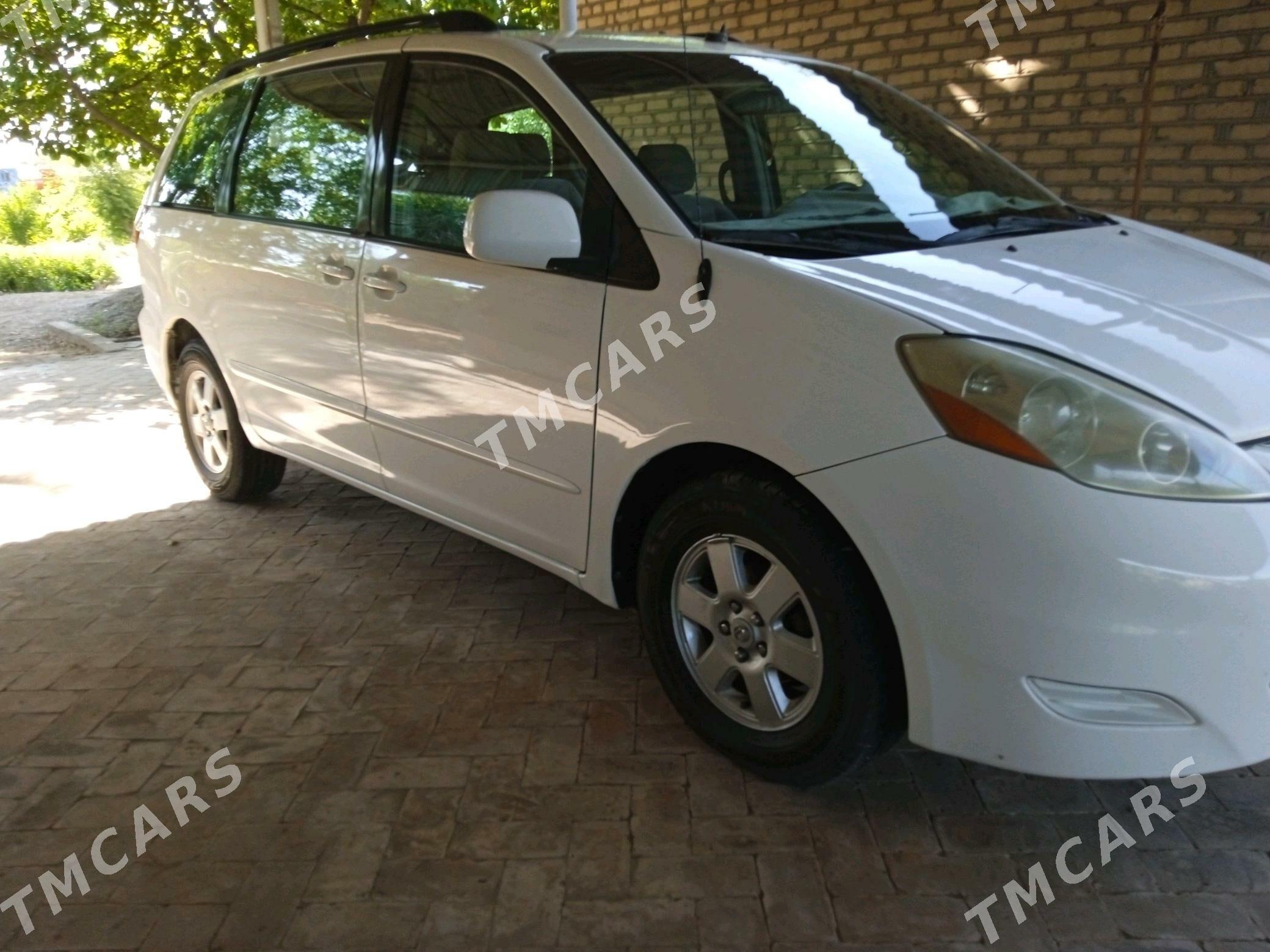 Toyota Sienna 2008 - 220 000 TMT - Türkmengala - img 4