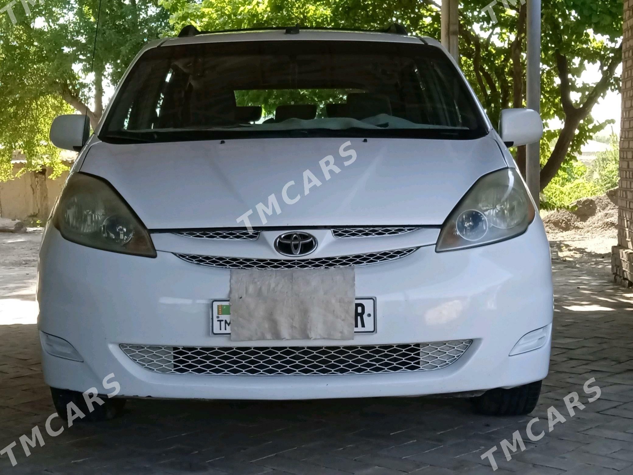 Toyota Sienna 2008 - 220 000 TMT - Türkmengala - img 2