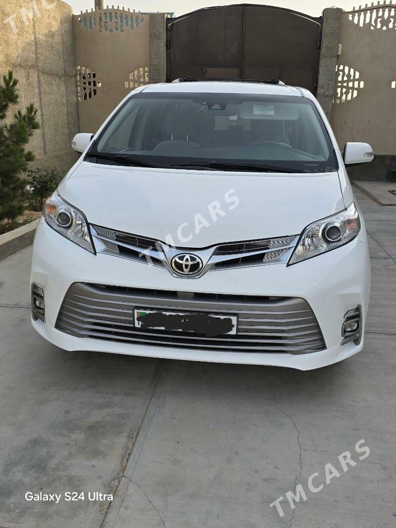 Toyota Sienna 2018 - 380 000 TMT - Гызыларбат - img 2