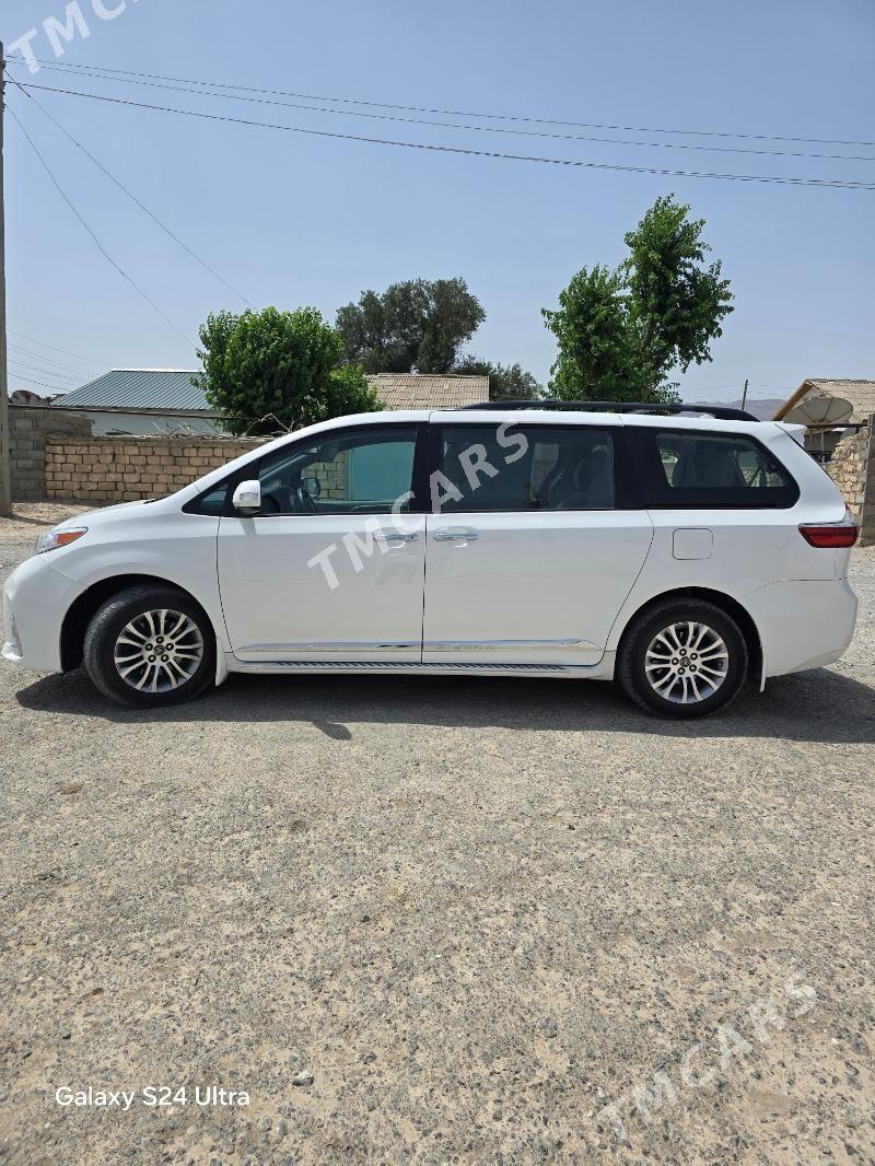 Toyota Sienna 2018 - 380 000 TMT - Гызыларбат - img 4