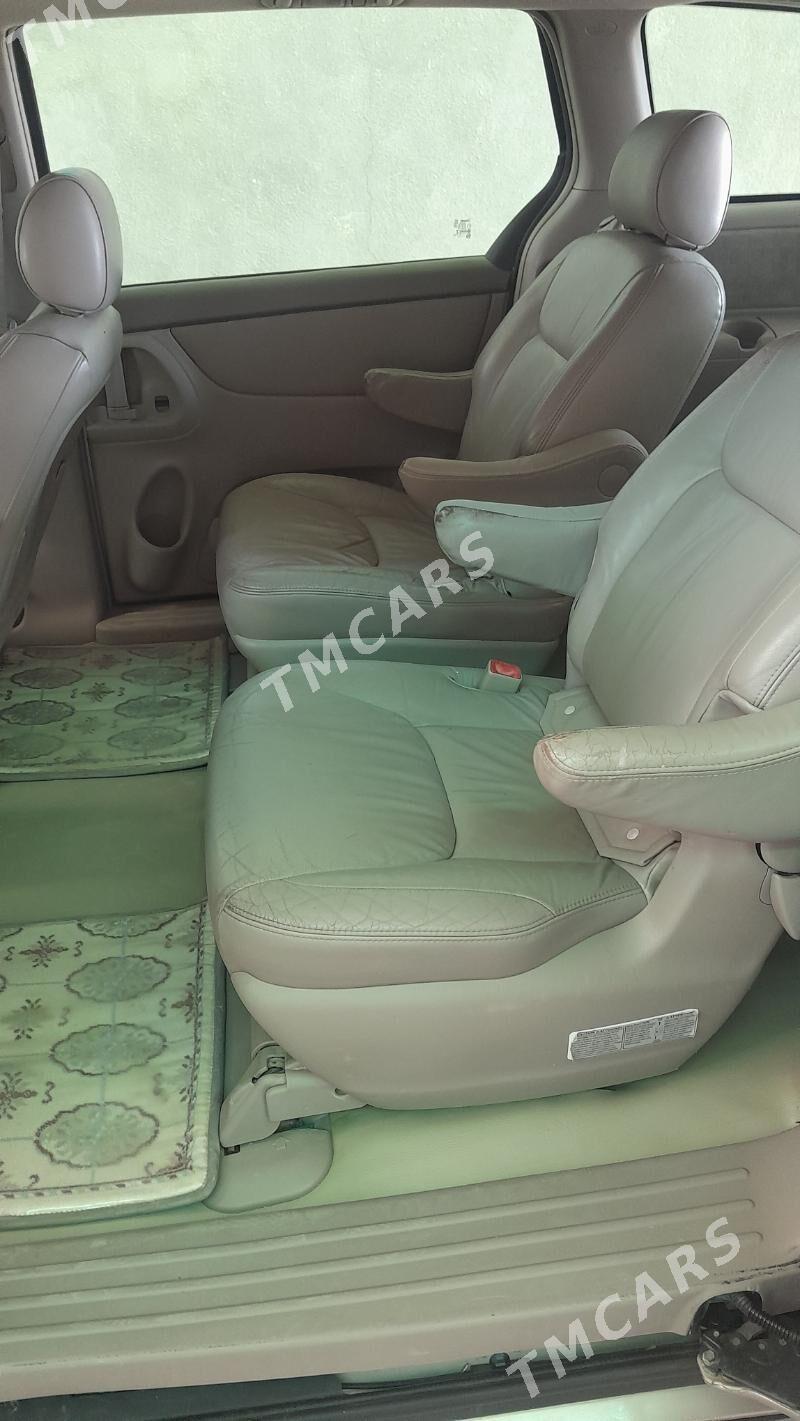 Toyota Sienna 2004 - 240 000 TMT - Гурбансолтан Едже - img 3