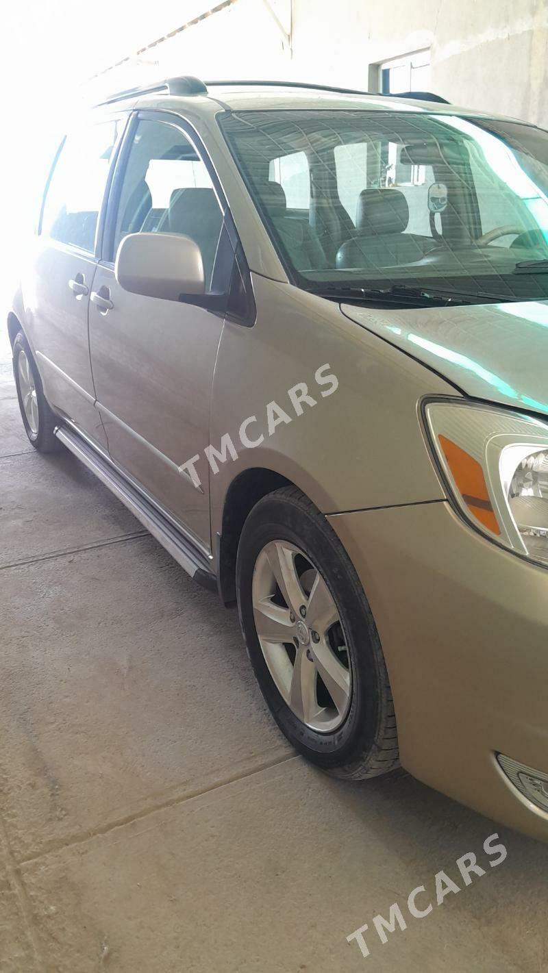 Toyota Sienna 2004 - 240 000 TMT - Гурбансолтан Едже - img 5