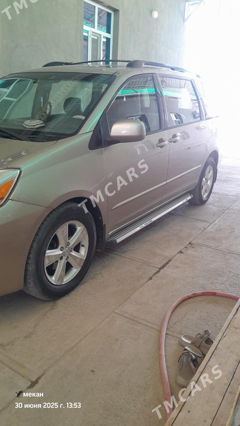 Toyota Sienna 2004 - 240 000 TMT - Гурбансолтан Едже - img 7