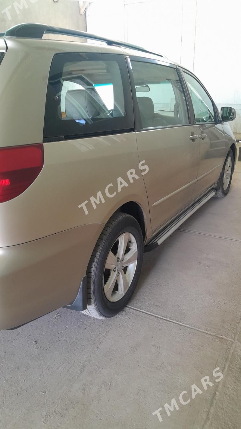 Toyota Sienna 2004 - 240 000 TMT - Гурбансолтан Едже - img 6