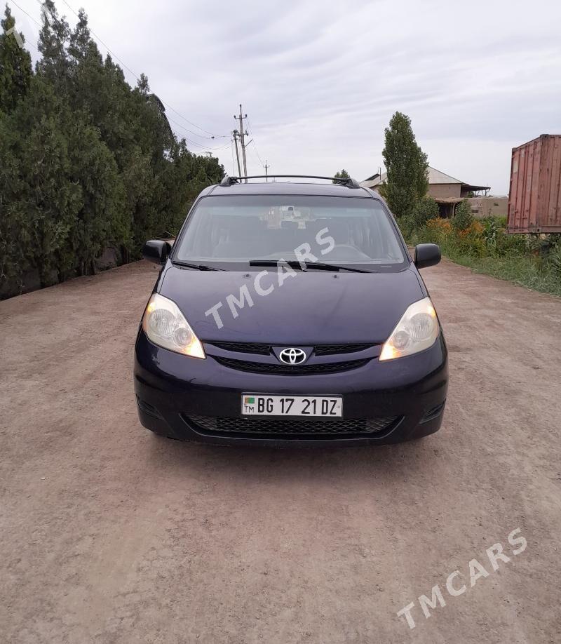 Toyota Sienna 2007 - 180 000 TMT - Гурбансолтан Едже - img 4