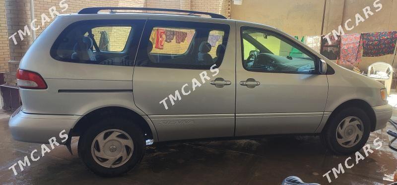 Toyota Sienna 2002 - 160 000 TMT - Farap - img 2