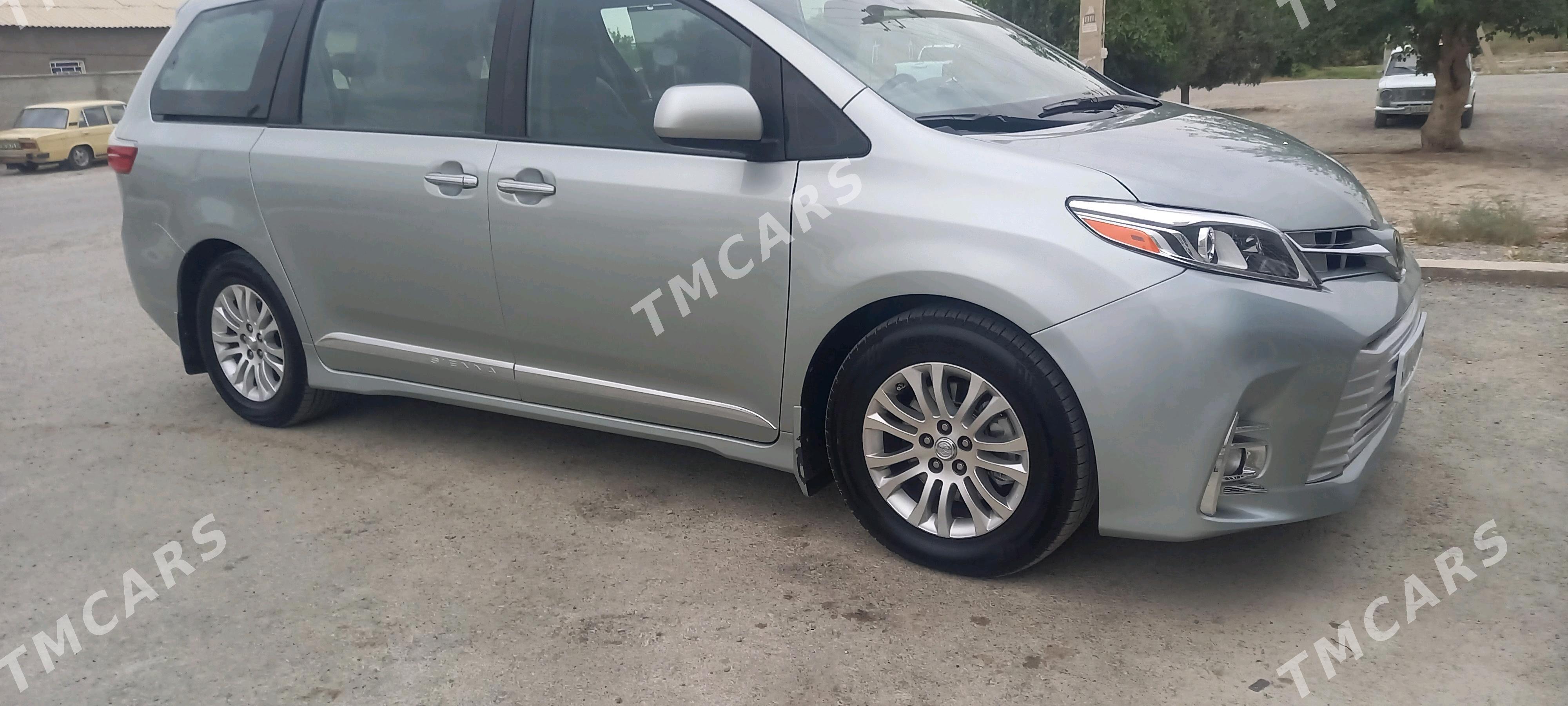 Toyota Sienna 2018 - 450 000 TMT - Kaka - img 4