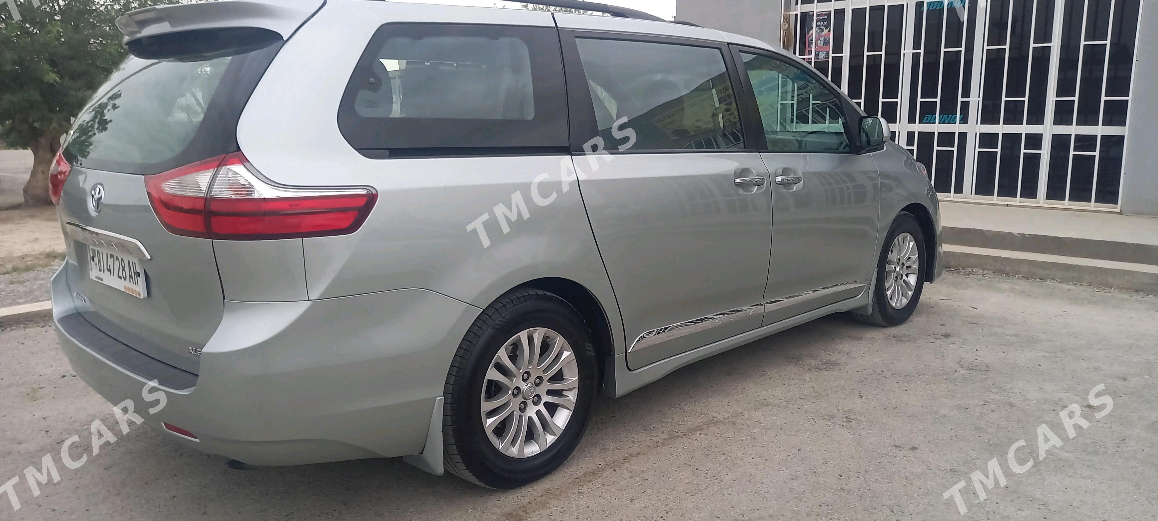Toyota Sienna 2018 - 450 000 TMT - Kaka - img 5