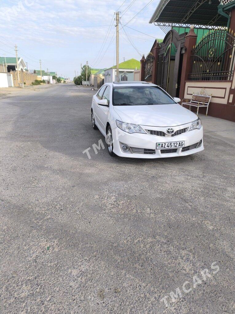 Toyota Camry 2012 - 220 000 TMT - Büzmeýin - img 2