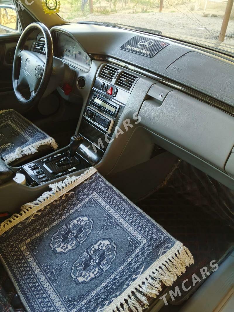 Mercedes-Benz E320 2001 - 82 000 TMT - Байрамали - img 7