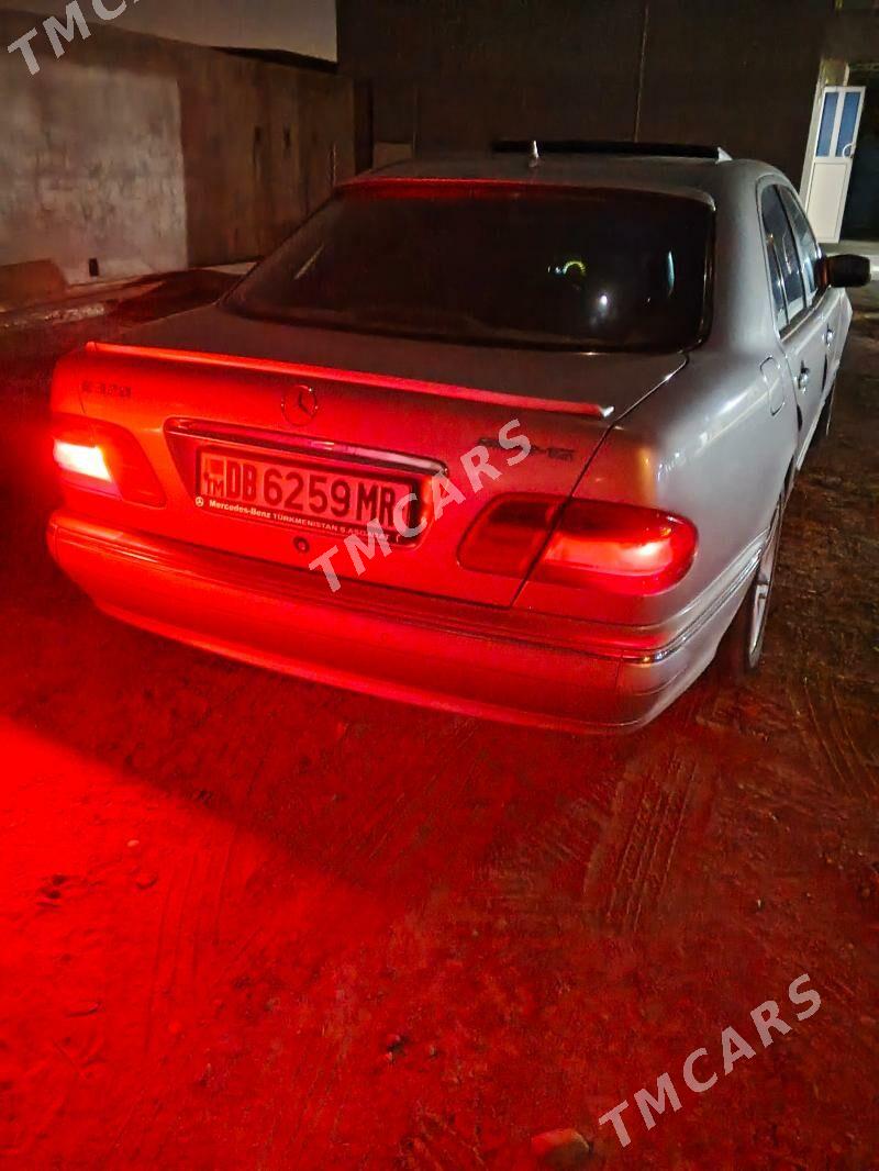 Mercedes-Benz E320 2001 - 82 000 TMT - Байрамали - img 2