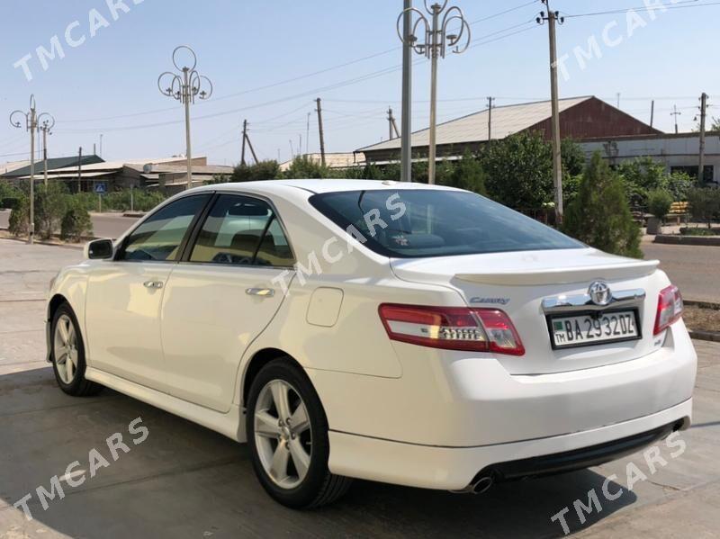 Toyota Camry 2011 - 190 000 TMT - Дашогуз - img 4