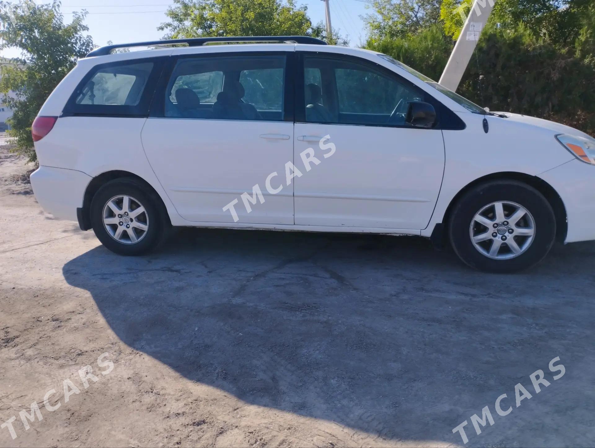 Toyota Sienna 2005 - 160 000 TMT - Daşoguz - img 4