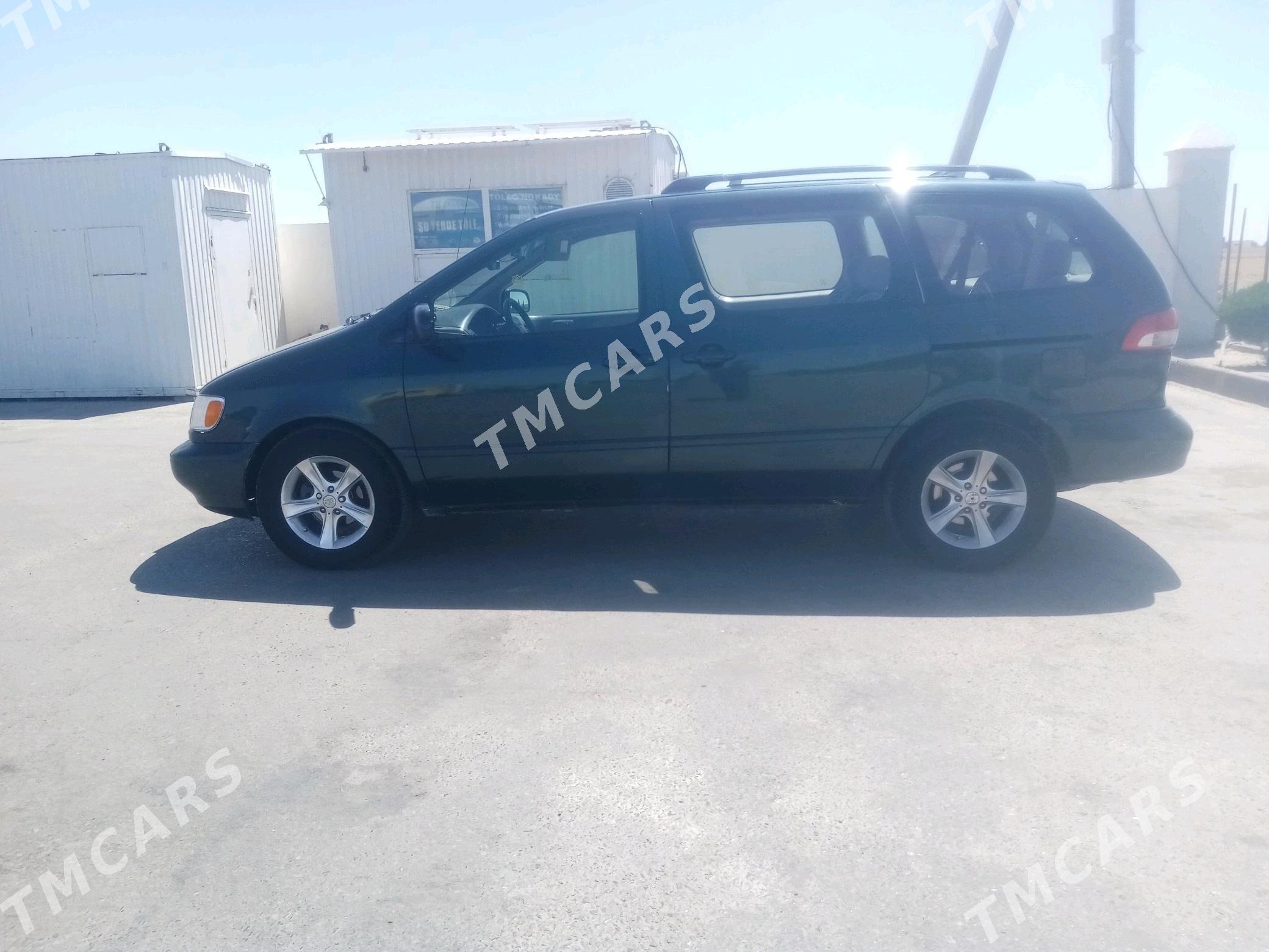 Toyota Sienna 2000 - 140 000 TMT - Türkmengala - img 3
