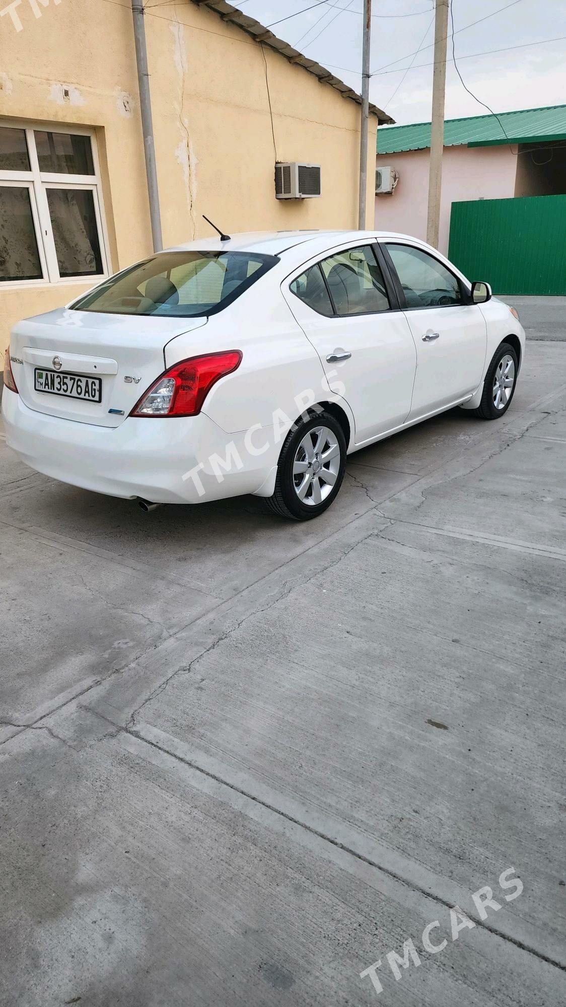 Nissan Versa 2011 - 122 000 TMT - Ашхабад - img 5